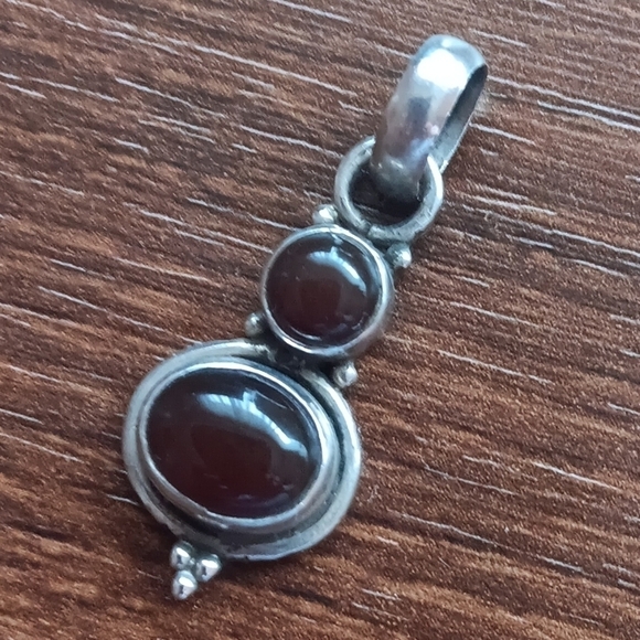 925 Sterling Silver Deep Red Stone or Glass Pendant - Picture 1 of 10
